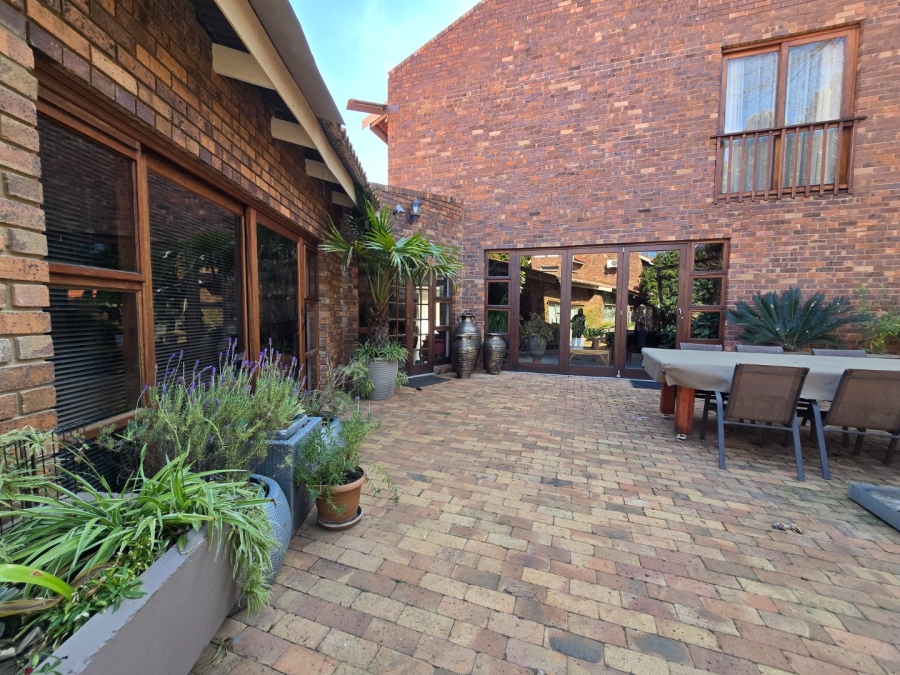 8 Bedroom Property for Sale in Grimbeeck Park North West